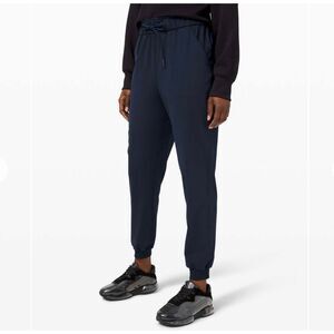 Lululemon keep moving joggers size 6